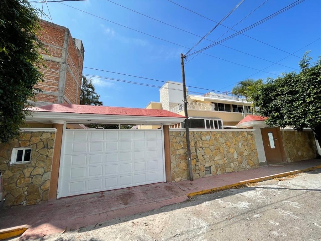 Amplia ?CASA u OFICINA en RENTA? 7 recamaras, Garage 6 autos, Tuxtla  Gutierrez Chiapas | Inmuebles en México