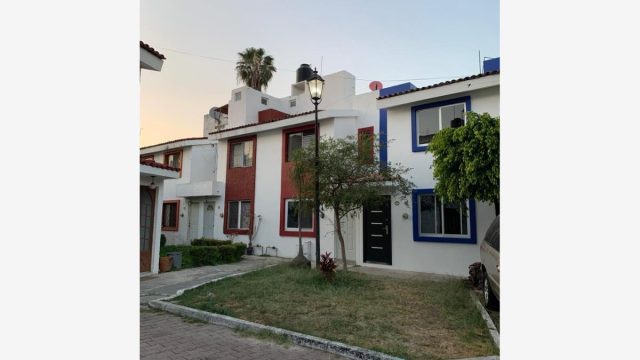 Bonita Casa en Renta 3 recamaras en Jardines del Country Guadalajara Jalisco Mexico 2