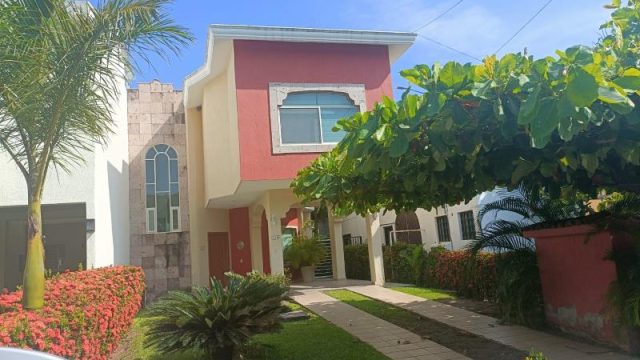 Casa en Renta en Club Santiago Manzanillo Colima Mexico 1