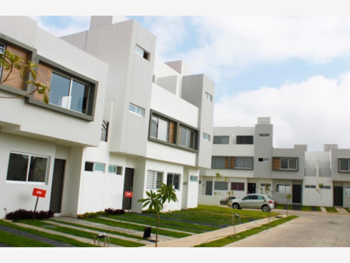 Casa en Venta en Residencial Altavista Zapopan Jalisco Mexico 2