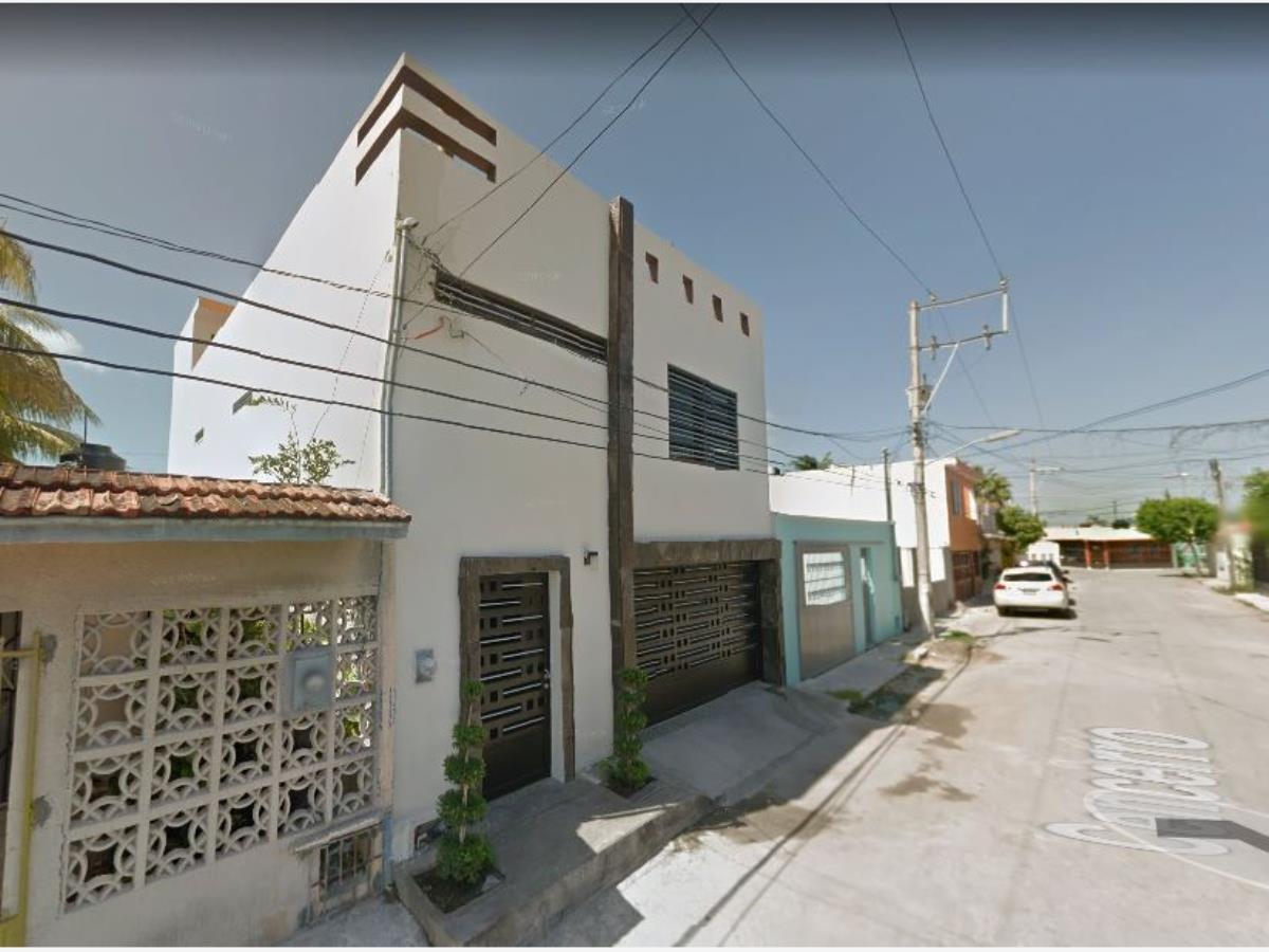 Remate Bancario Casa en Venta de 3 recamaras en Maderas Carmen Campeche 1