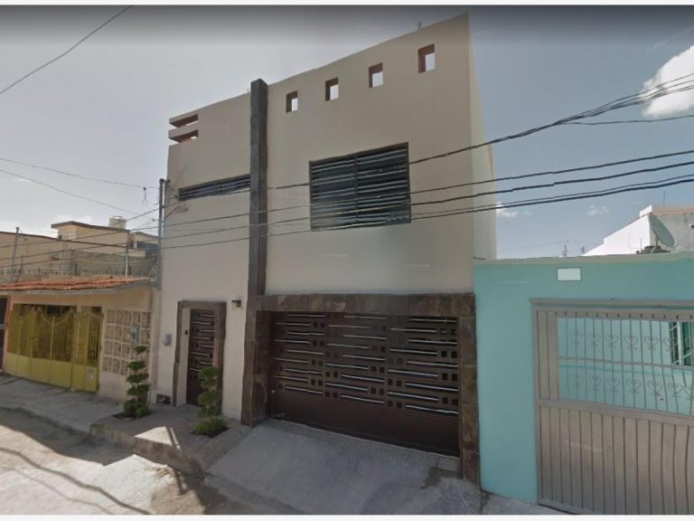 (Remate Bancario) Casa en Venta de 3 recamaras en Maderas Carmen Campeche