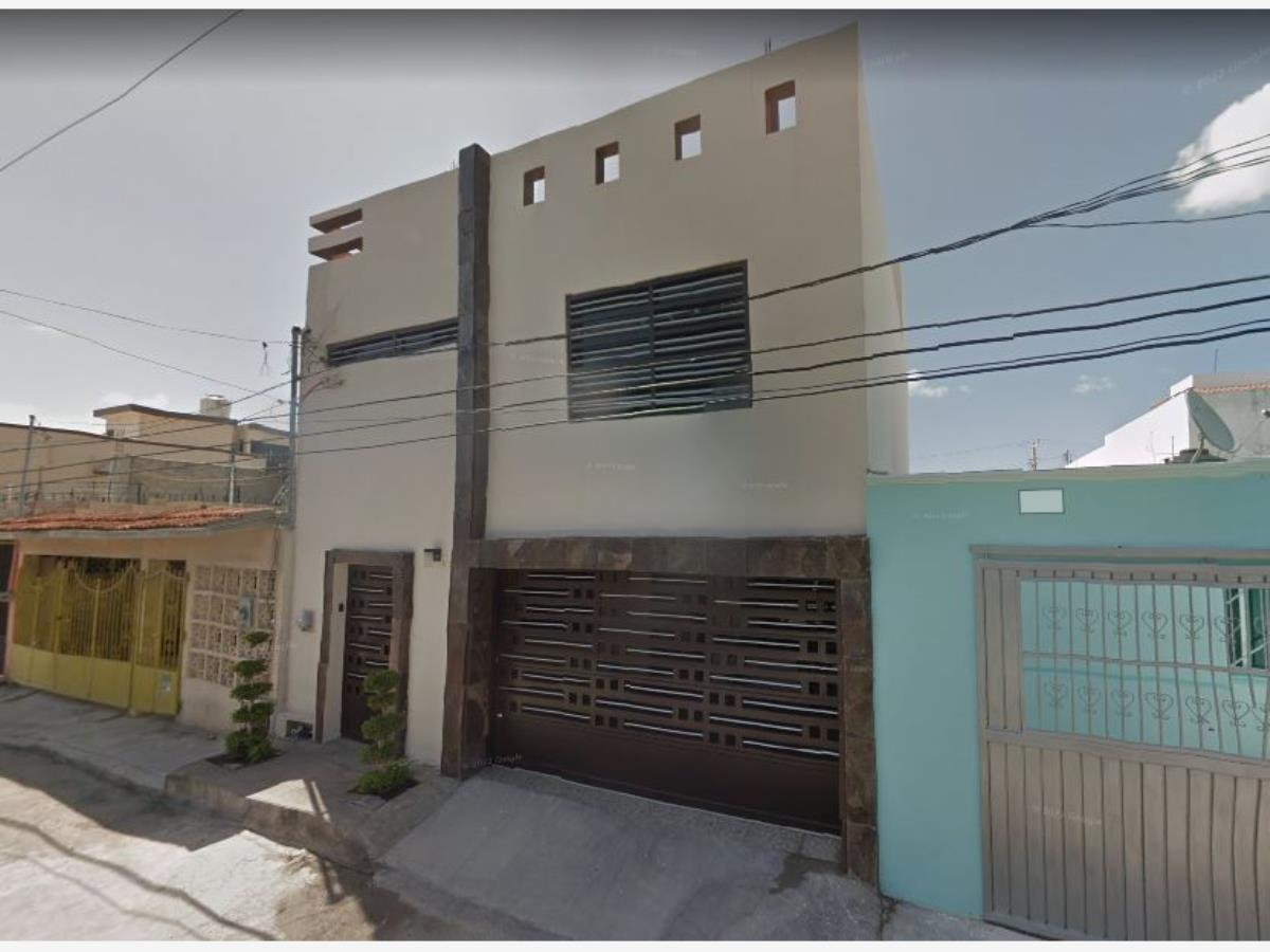 Remate Bancario Casa en Venta de 3 recamaras en Maderas Carmen Campeche 3