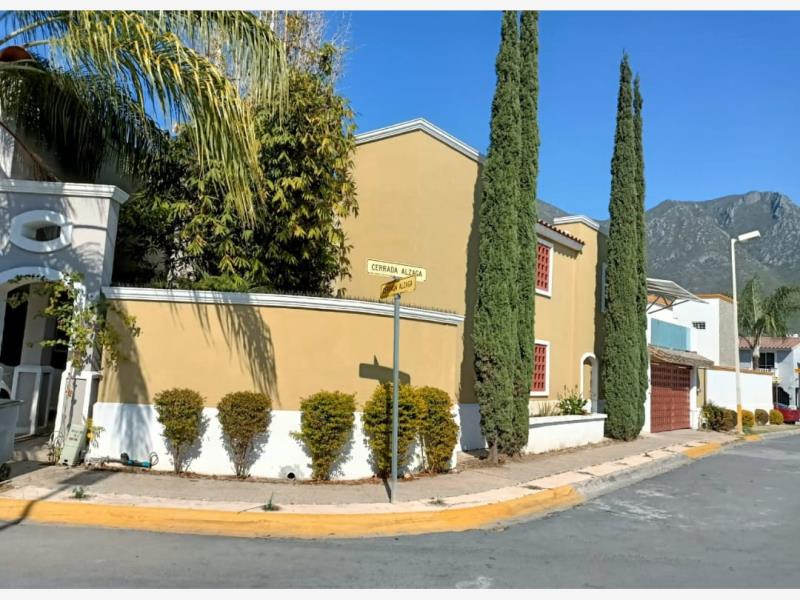 Casa en VENTA en Cerradas de Valle Alto Residencial Monterrey Nuevo Leon 2