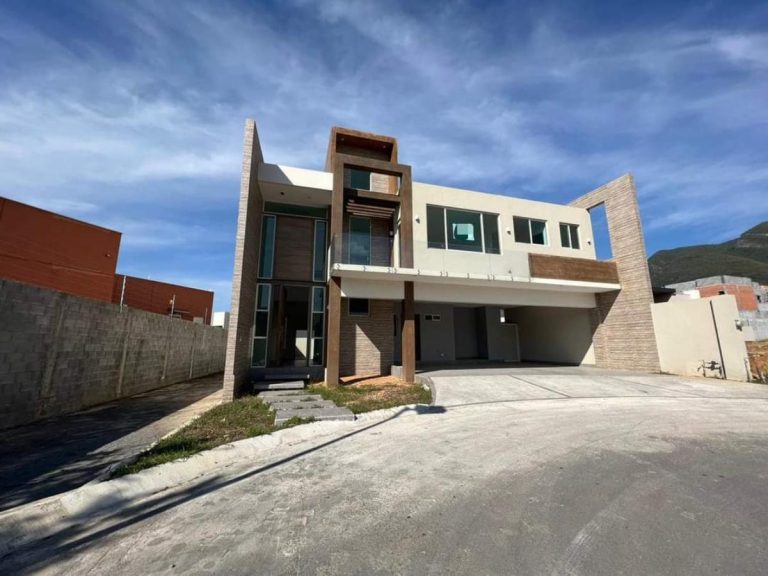 Casa en Venta en Sienna Residencial Monterrey Nuevo Leon