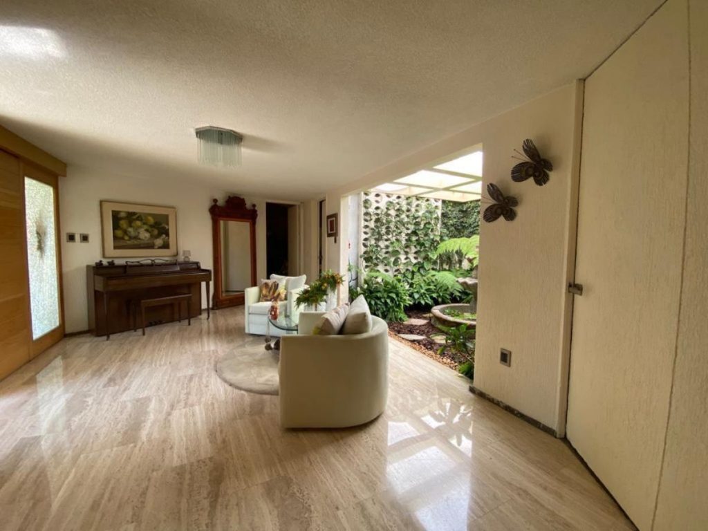 Residencia Casa en Venta en Jardines del Pedregal Alvaro Obregon CDMX 3