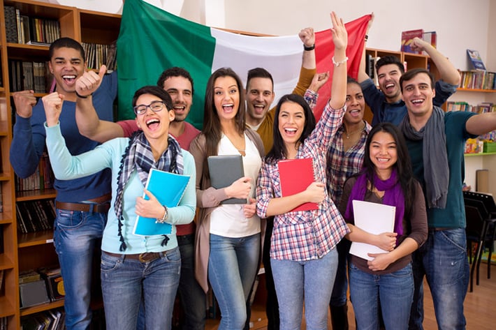 Entérate ¿Por qué miles de estadounidenses y extranjeros están mudándose a México? 4 Trabajando estudiar extranjeros en mexico