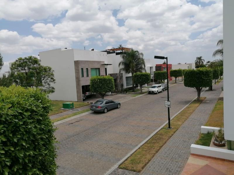 Casa en VENTA Corredor Comercial Desarrollo Atlixcayotl Puebla 2