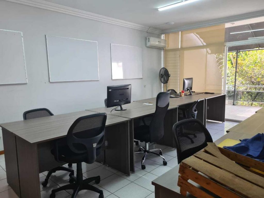 Amplia Casa Oficina en Renta en Arcos Vallarta Guadalajara Jalisco 2