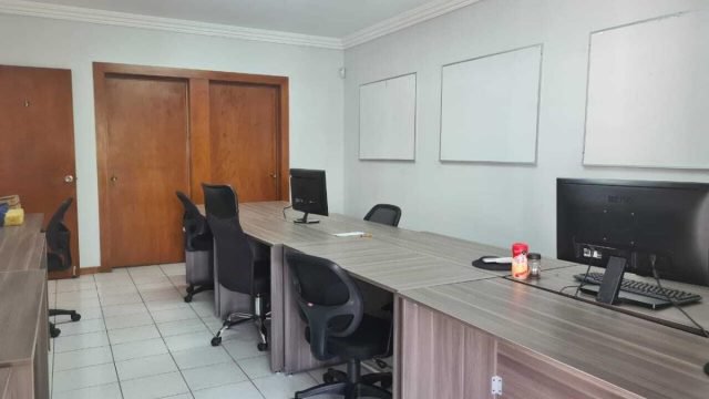 Amplia Casa Oficina en Renta en Arcos Vallarta Guadalajara Jalisco 8