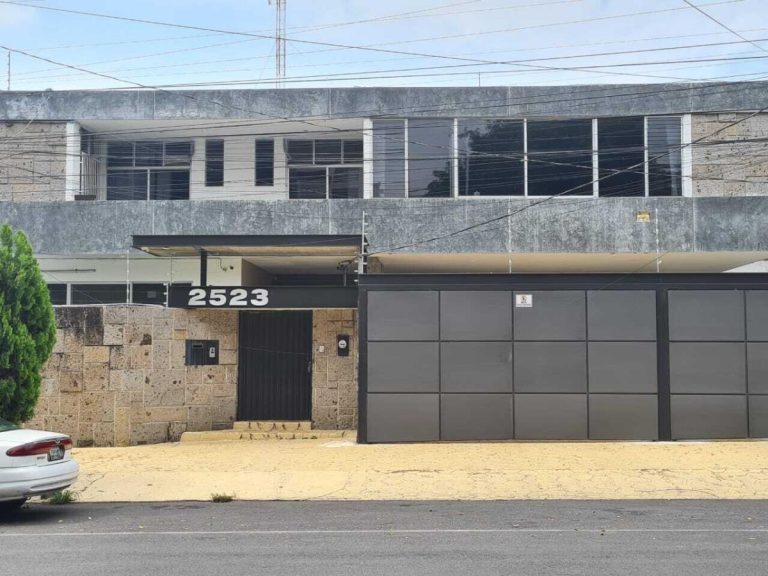 Amplia Casa Oficina en Renta en Arcos Vallarta Guadalajara Jalisco