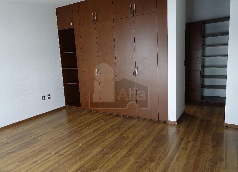 Casa en Renta cercana a UVM y GALERIAS METEPEC, Edo de Mexico (1)