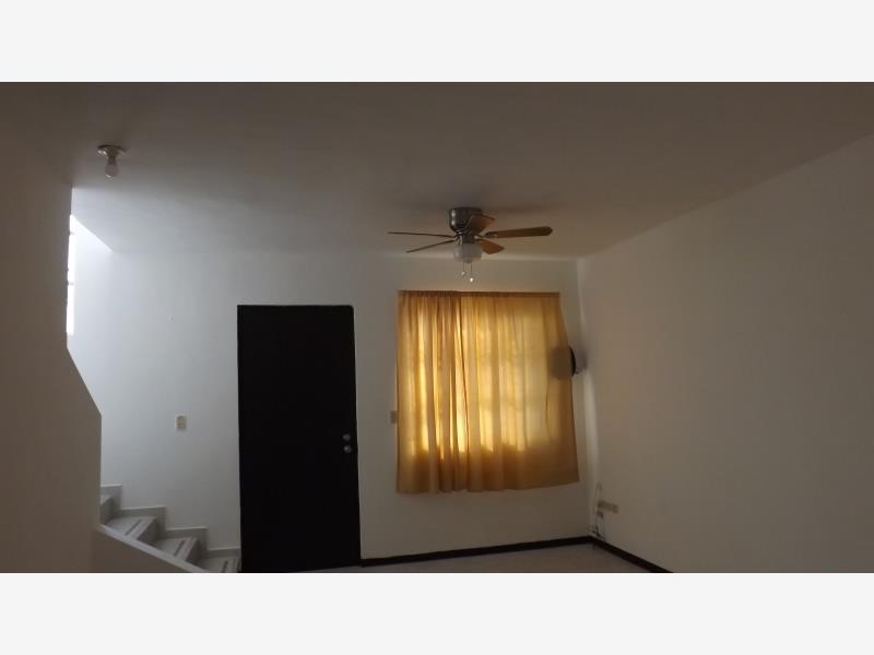 Casa en Renta en Valle de las Palmas Cuarto Sector Apodaca Nuevo Leon (2)