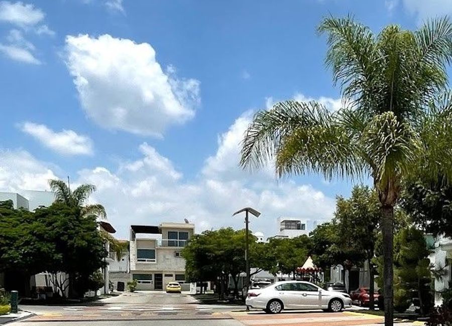 AMPLIA CASA EN RENTA EN MILENIO III A 12 MINUTOS DEL CENTRO DE QUERETARO (6)