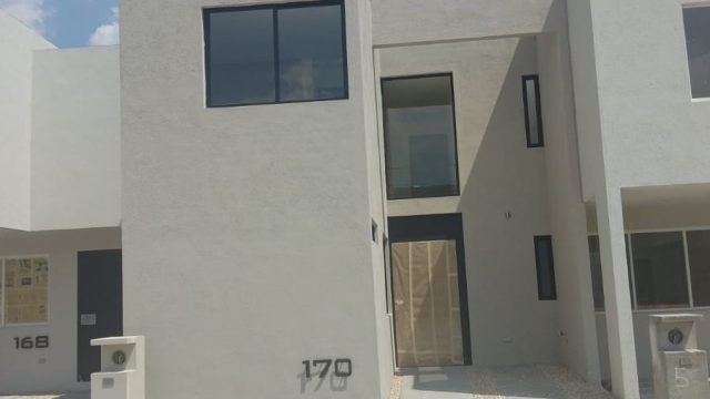 CASA NUEVA EN RENTA CON RECÁMARA EN PLANTA BAJA EN SANTA FE JURIQUILLA QUERÉTARO (1)