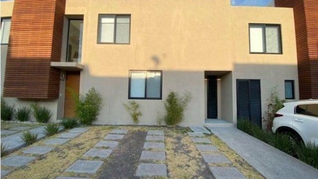 Casa en Renta 2 recamaras sala de TV estudio jardin privado Zakia Queretaro