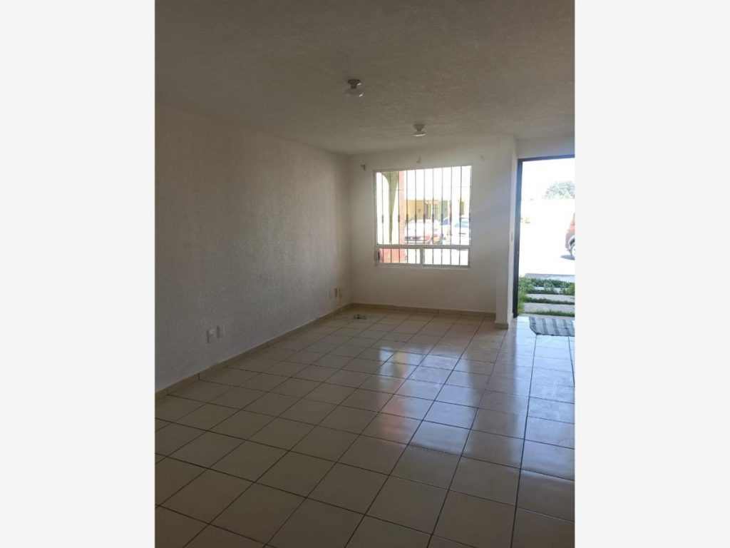 Casa en Renta en San Felipe Tlalmimilolpan Toluca Estado de Mexico (2)