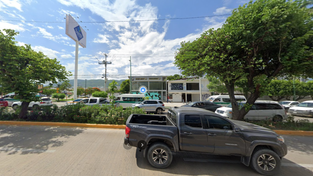 FACHADA TERRENO A UN LADO SAMS 5