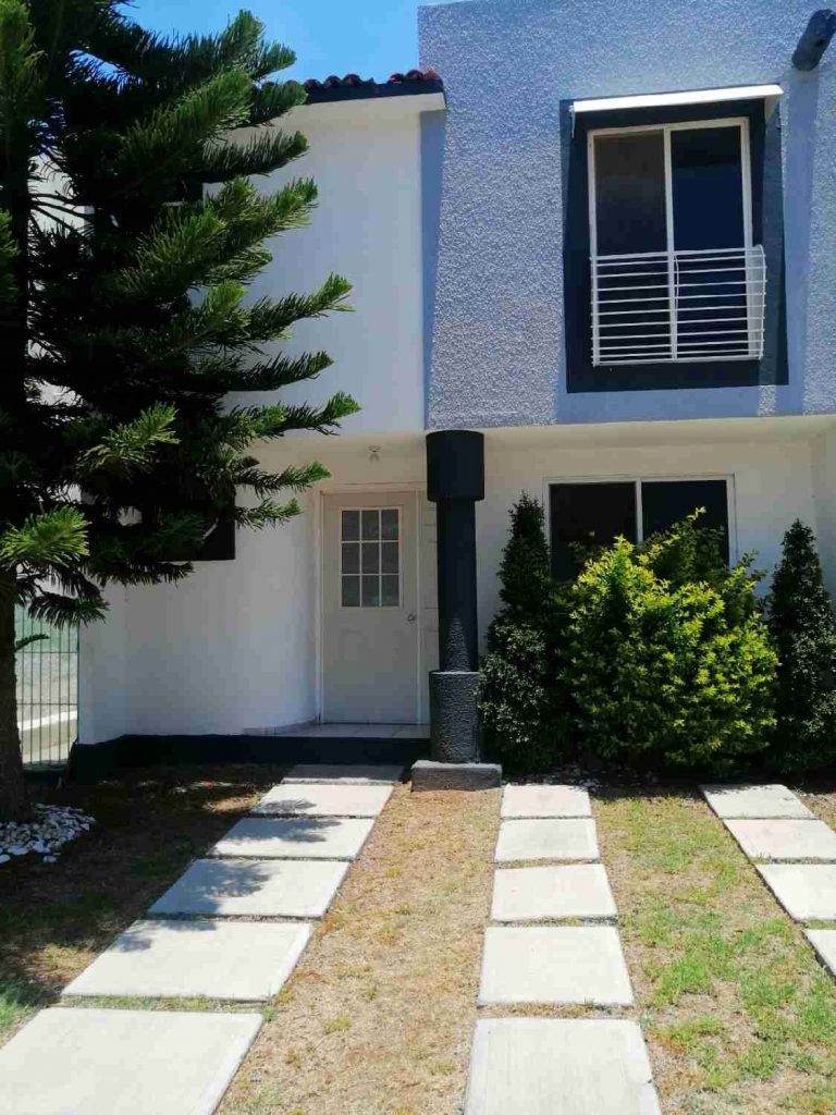 Rento Casa en Fraccionamiento Palmares Con Jardín en Querétaro