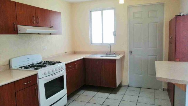 Rento Casa en Fraccionamiento Palmares Con Jardín en Querétaro4