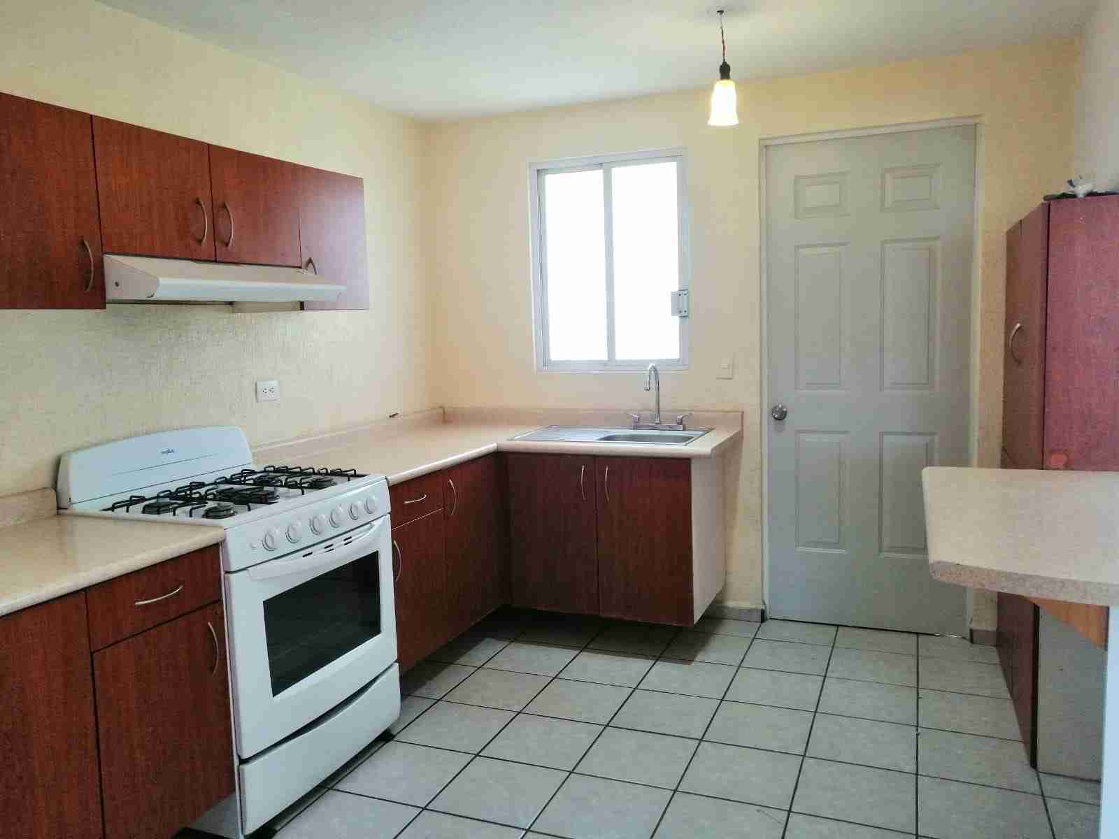 Rento Casa en Fraccionamiento Palmares Con Jardín en Querétaro4