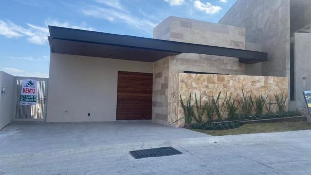 Casa en Venta en el Molino Residencial y Golf en Ganajuato Leon (2)