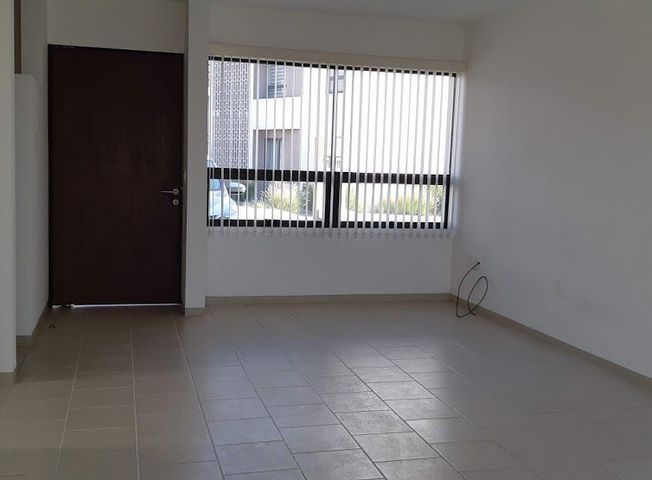 Casa en VentaRenta en San Isidro Juriquilla Querétaro (1)