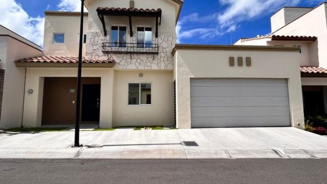 HERMOSA CASA EN RENTA EN RESIDENCIAL LA VISTA , QUERÉTARO (2)
