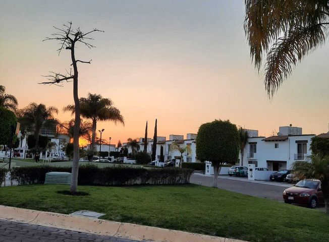 SE RENTA CASA EN CENTRO SUR QUERETARO (2)
