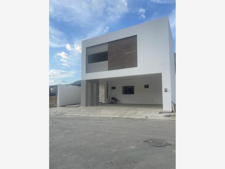 Casa en Renta en Bosques de las Misiones Sector Reserva Santiago Nuevo Leon
