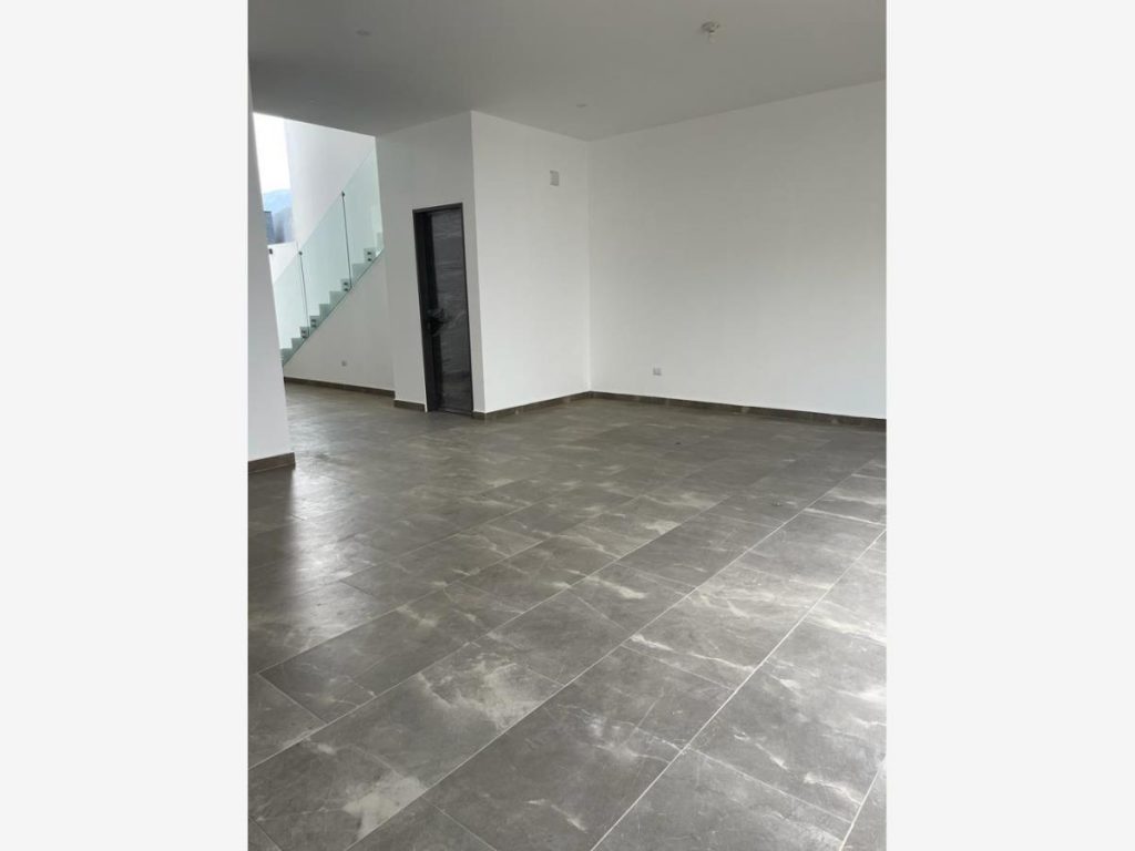 Casa en Renta en Bosques de las Misiones Sector Reserva Santiago Nuevo Leon (3)
