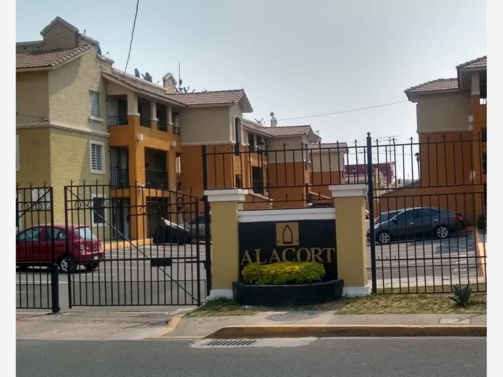 Casa en Renta en Real del Cid Tecamac Edo de Mexico (2)