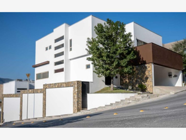 Casa en Renta en Zona Valle Poniente San Pedro Garza Garcia Nuevo Leon
