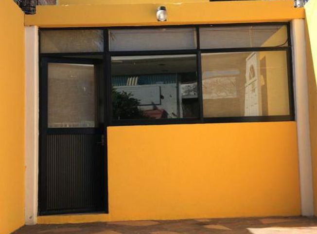 Casa renta para oficinas consultorios unidad medica uso suelo comercial Cimatario Queretaro
