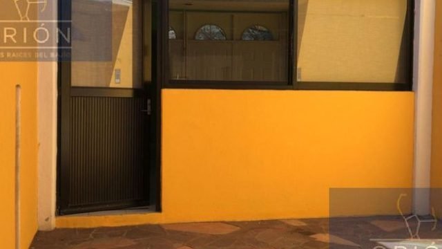 Casa renta para oficinas consultorios unidad medica uso suelo comercial Cimatario Queretaro8