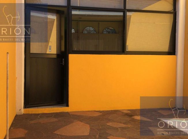 Casa renta para oficinas consultorios unidad medica uso suelo comercial Cimatario Queretaro8