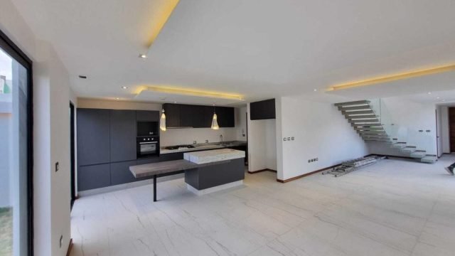 Oficinas y Departamentos en Renta en Corredor Comercial Desarrollo Atlixcayotl Puebla (1)