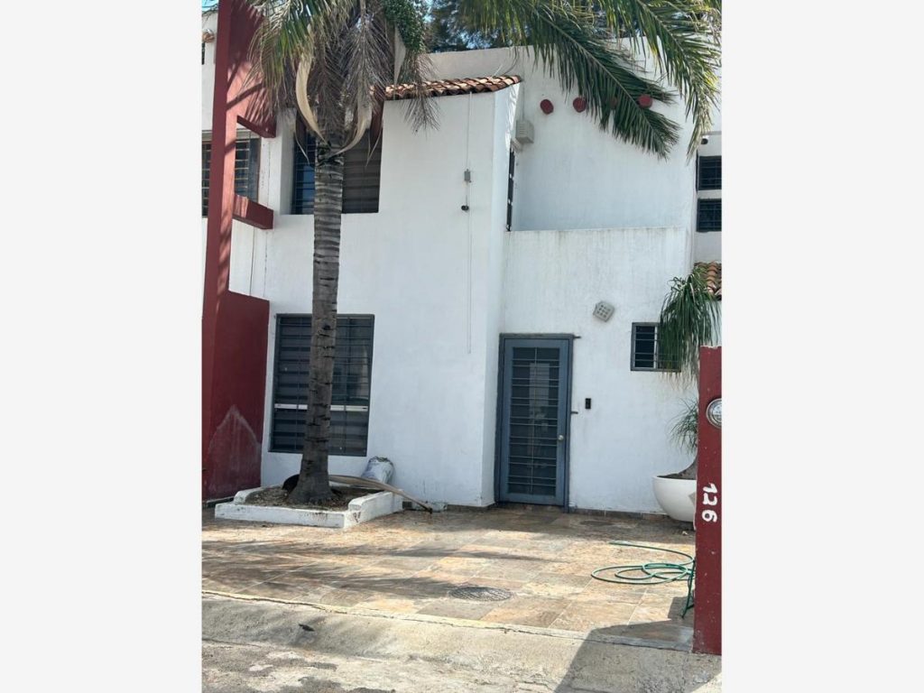 Casa en Renta en Altus Bosques Tlajomulco de Zuñiga Jalisco (2)