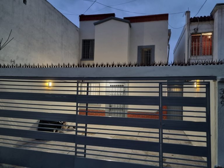 Rento casa bien ubicada a solo 150 metros de plaza comercial frente a avenida Lincoln