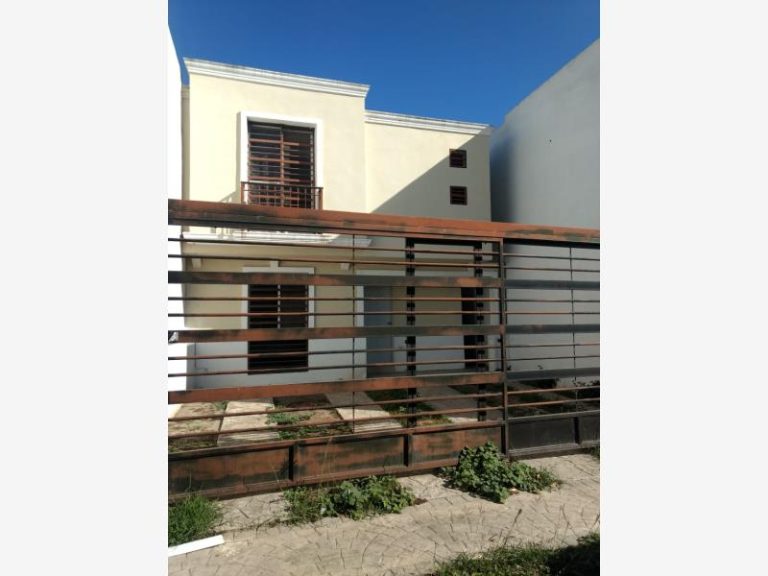 Casa en Renta en Cerradas de Santa Rosa Apodaca Nuevo Leon