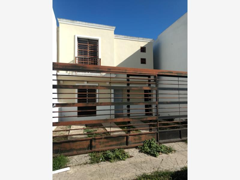 Casa en Renta en Cerradas de Santa Rosa Apodaca Nuevo Leon (1)