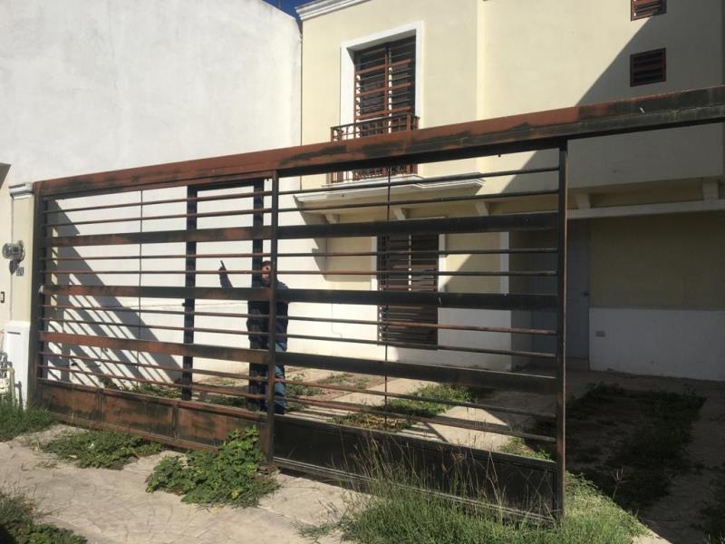 Casa en Renta en Cerradas de Santa Rosa Apodaca Nuevo Leon (2)