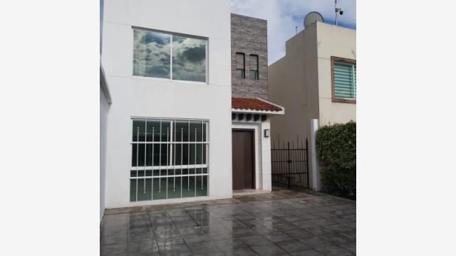 Casa en Renta en San Bartolome Tlaltelulco Metepec Edo Mex (2)