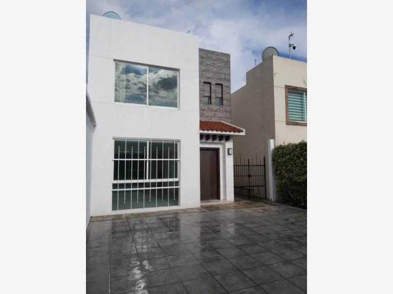 Casa en Renta en San Bartolome Tlaltelulco Metepec Edo Mex