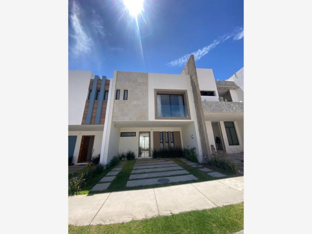 Casa en Venta en Real de Valdepeñas Zapopan Jalisco (2)