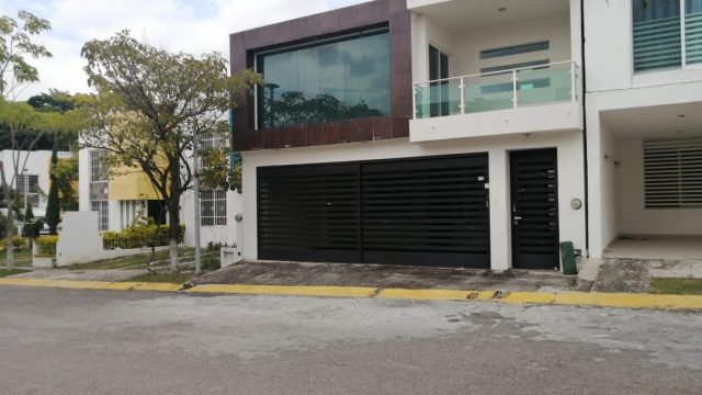 Fachada Casa en Renta o Venta 4 Recamaras Fracc Privado Bonanza Tuxtla Gutierrez Chiapas (4)