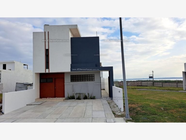 Casa en Venta en Lomas de la Rioja Alvarado Veracruz