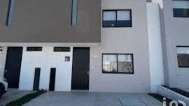 Casa en Venta en Zizana El Marques Queretaro (2)