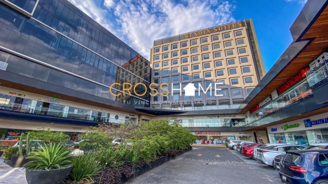 Local en RENTA 304 M2 en Plaza Comercial en el Centro de Queretaro (1)