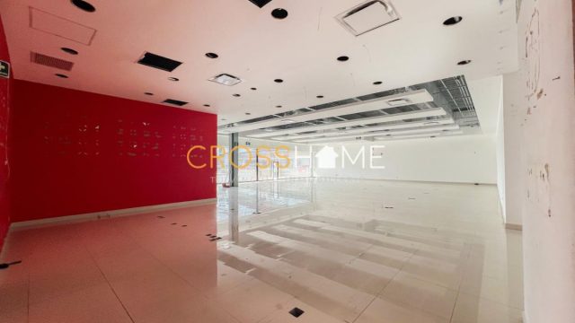 Local en RENTA 304 M2 en Plaza Comercial en el Centro de Queretaro (8)